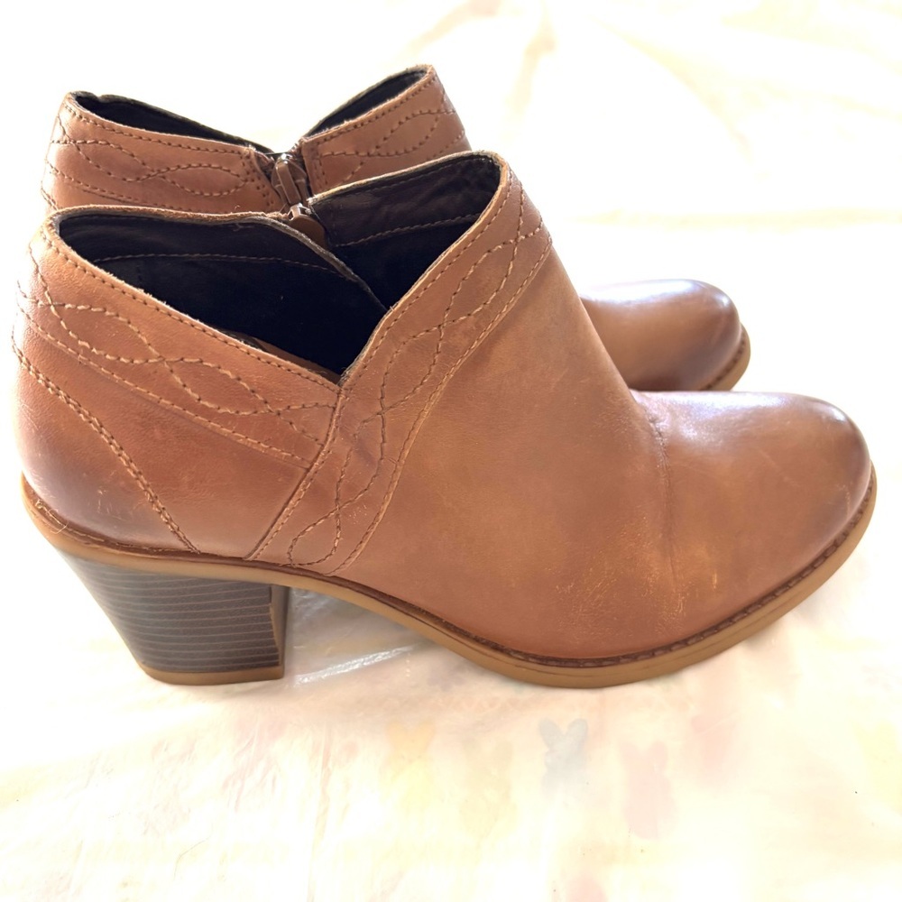 NWOT Earth Shoes Lina Austin Camel Ankle Boots Stacked Heel SZ 9.5 M Oil rubbed